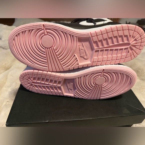 New in Box! Air Jordan 1 Mid GS “Arctic Punch” Size 7Y - Picture 5 of 7